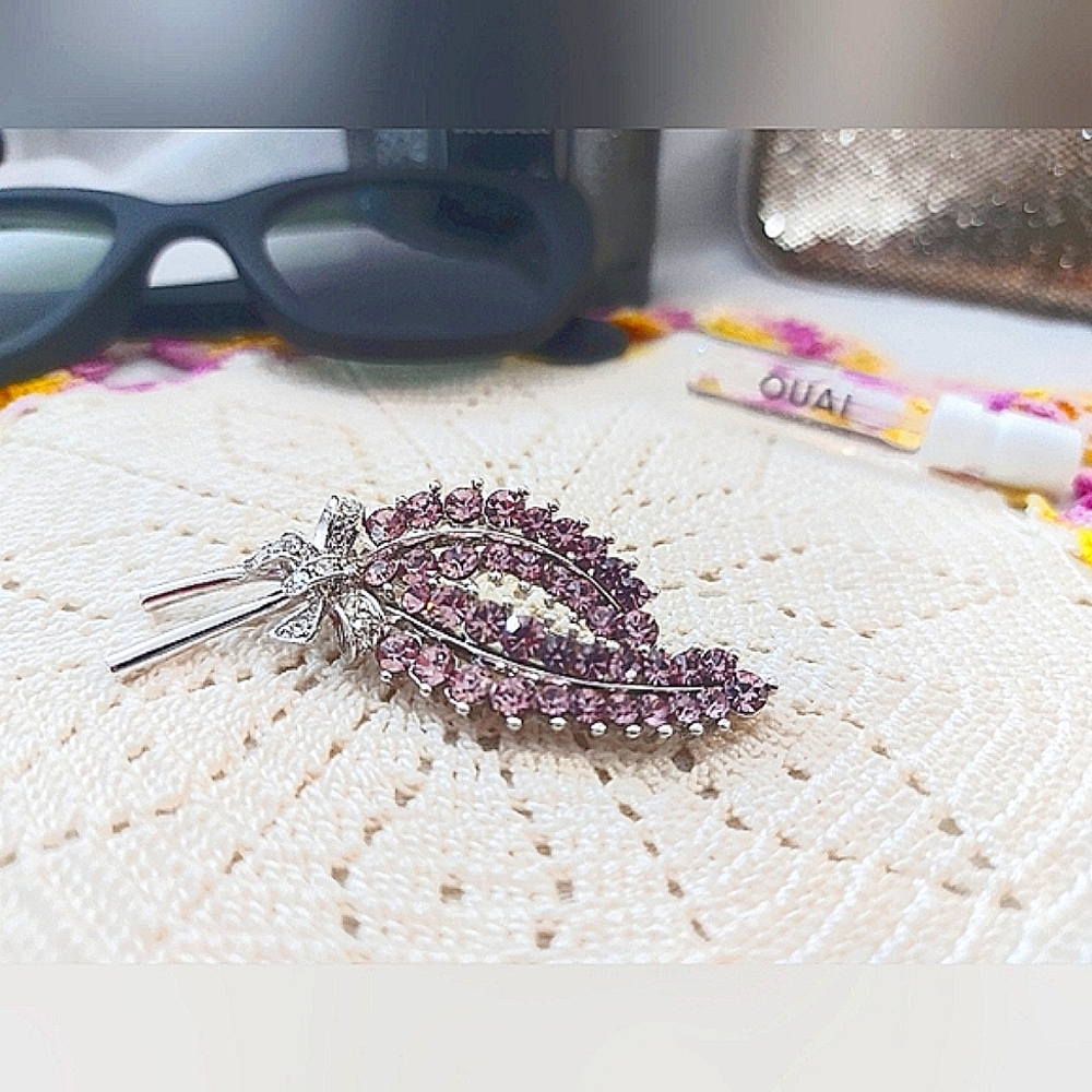 Purple Gemed Grassy Brooch